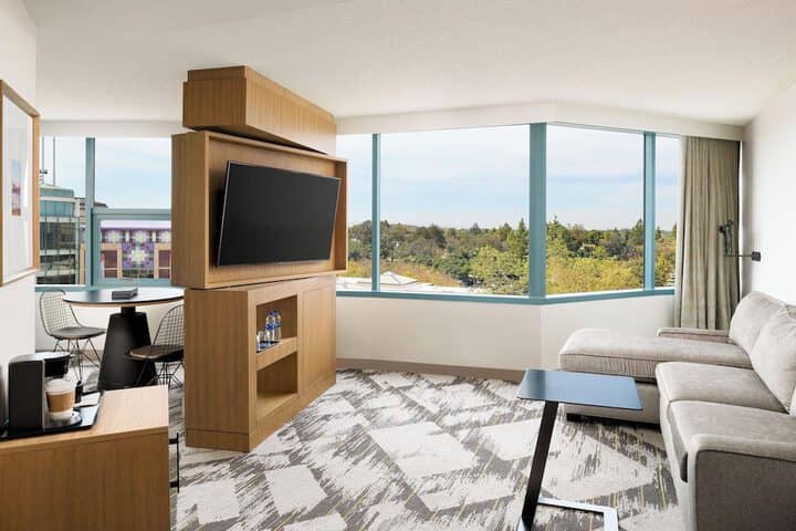 Room 28 of 63